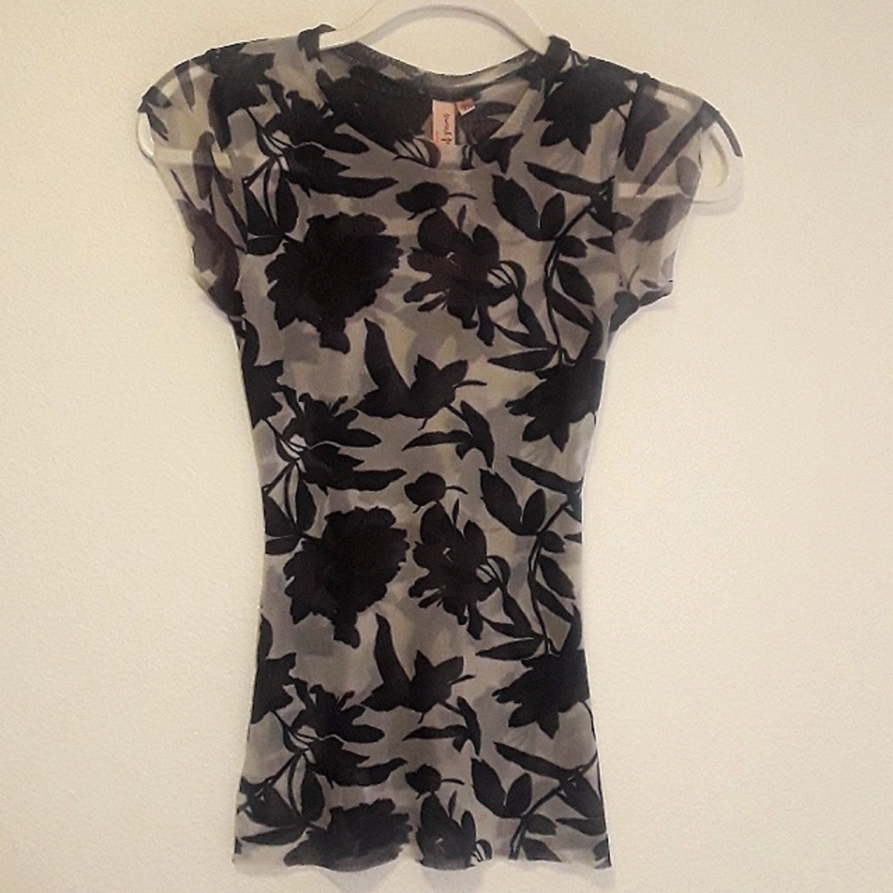 Sweet Pea Sleeveless Mesh Top